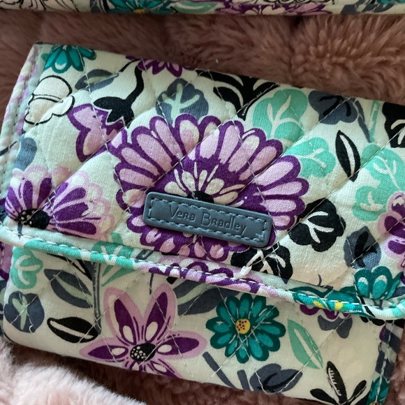 VERA BRADLEY SMALL CROSSBODY PURSE WITH MATCHING WALLET - Picture 4 of 14